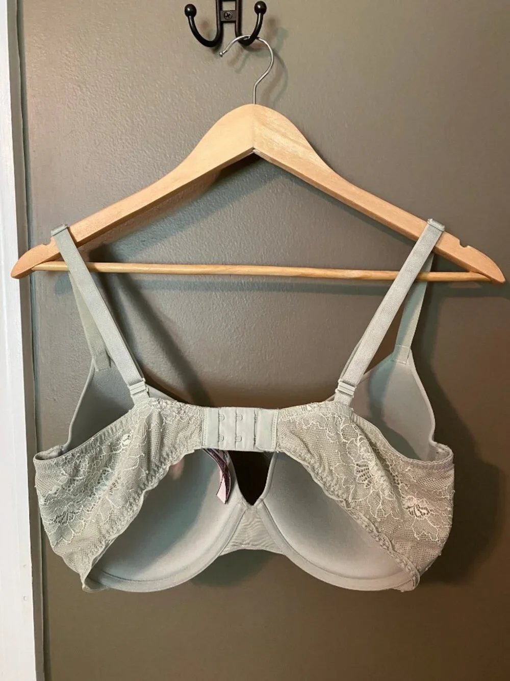 Victoria’s Secret - 36DDD - Lightly Lined T-Shirt Demi Bra - Pale Green Lace